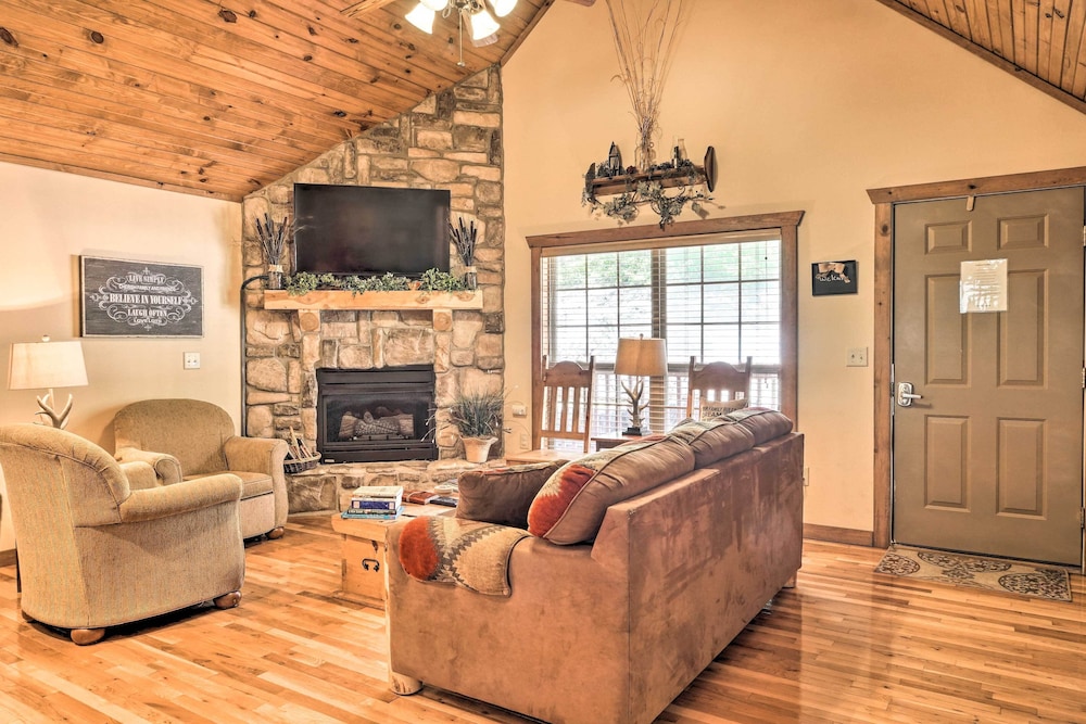 Branson Vacations - Branson West Cabin w/ Screened Deck  Pools! - Property Image 1