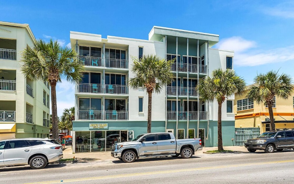 Six Palms 4A