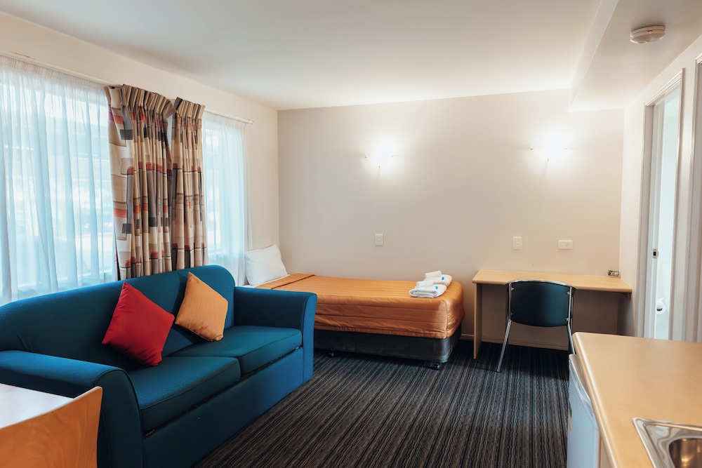 Mayfair Motel Emerald
