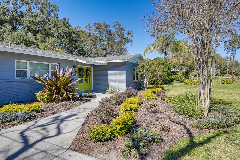Vibrant Lakeland Home: 1 Mi to Lake Hollingsworth!