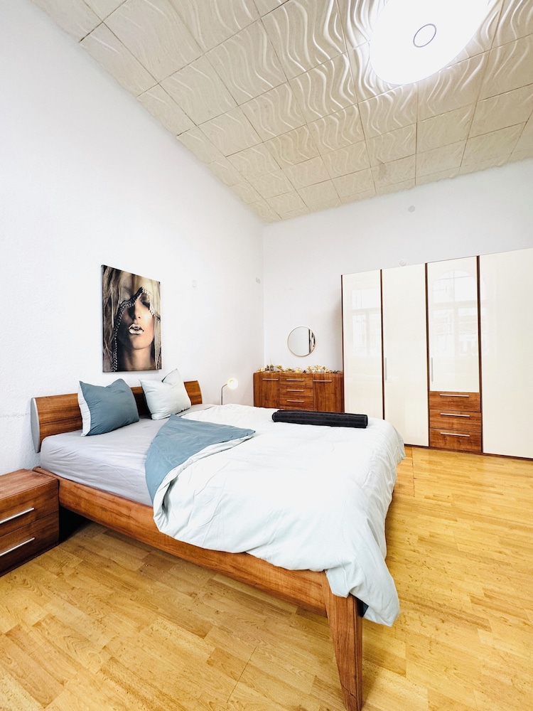 Cozy 2 Room Stay for 5 Near Stadthalle