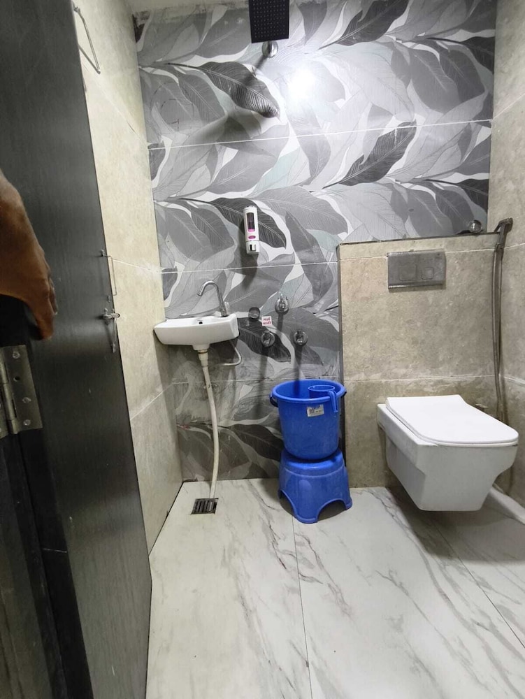 Shri Radha hotels