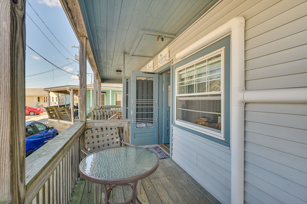 Cozy Hampton Vacation Rental, Walk to Beach! view 5