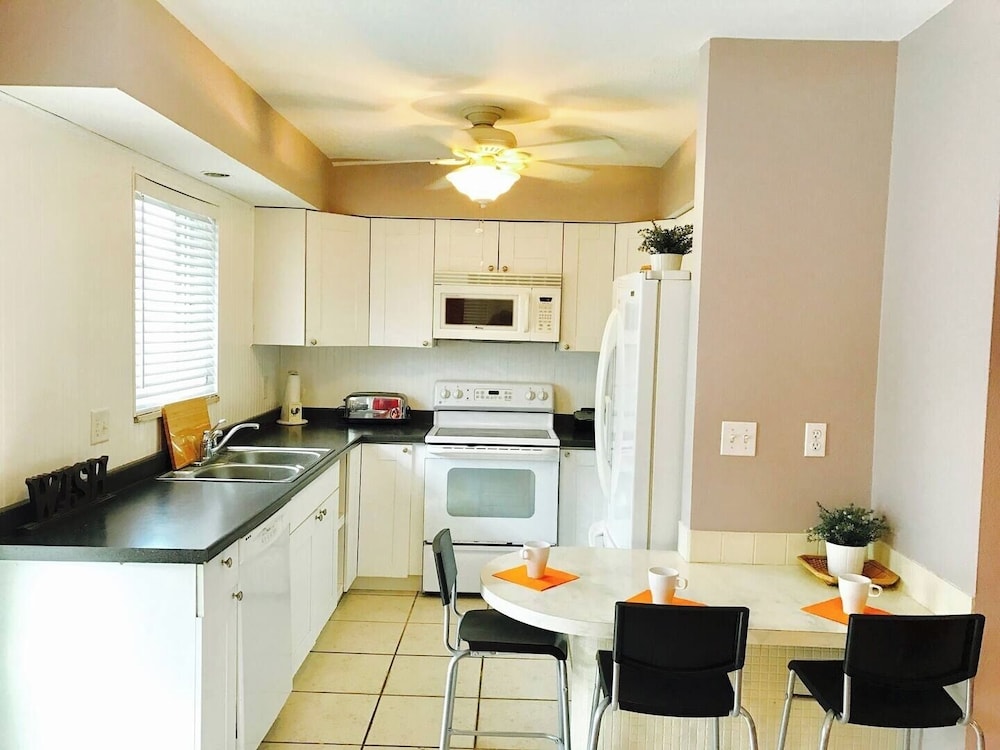 Cozy 2BR in Hollywood FL Pet Friendly