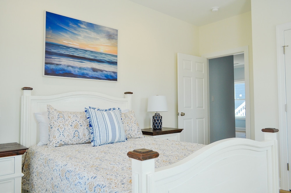 Anchors Aweigh by Topsail Realty