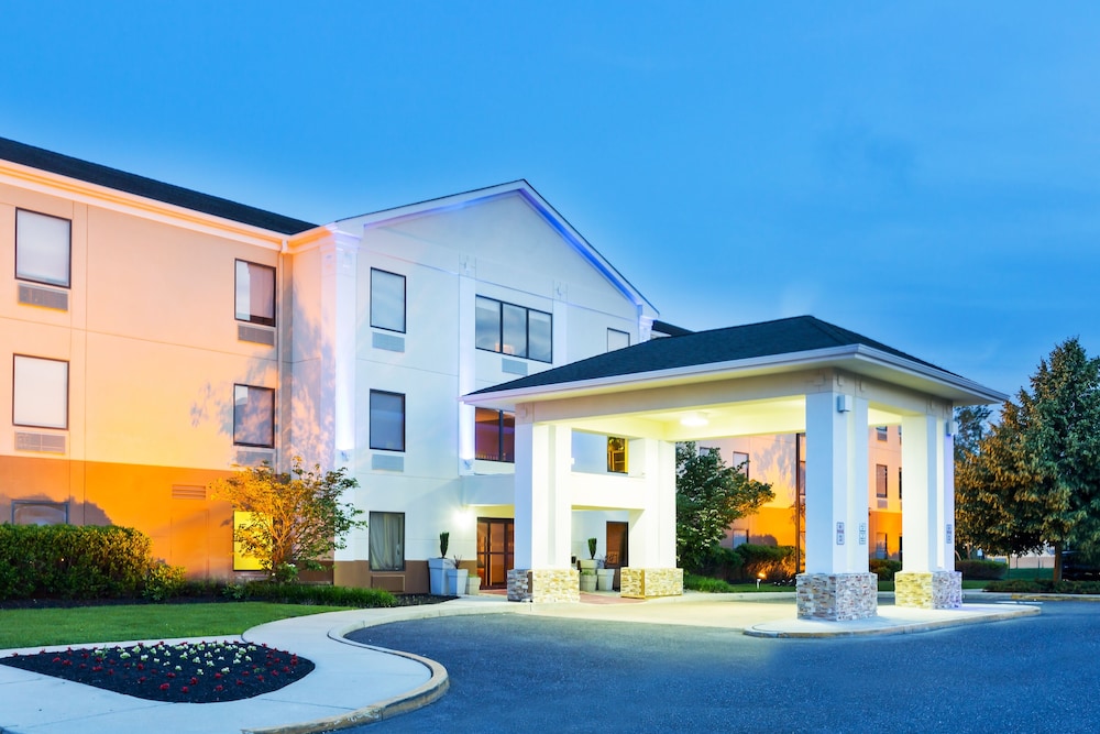 Holiday Inn Express Hotel Suites Mt. Holly, an IHG Hotel - Property Image 12