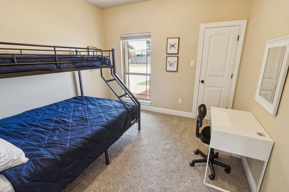 Gorgeous 4br Dakota Springs Home 3 Bedroom Home