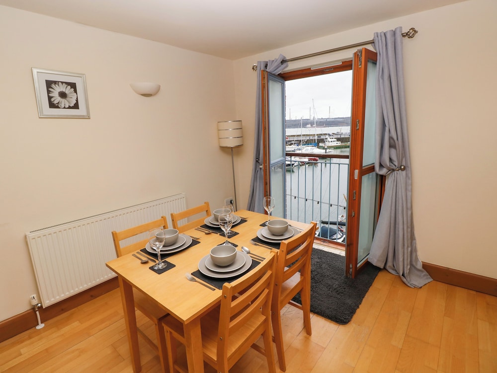 15 Sovereign House