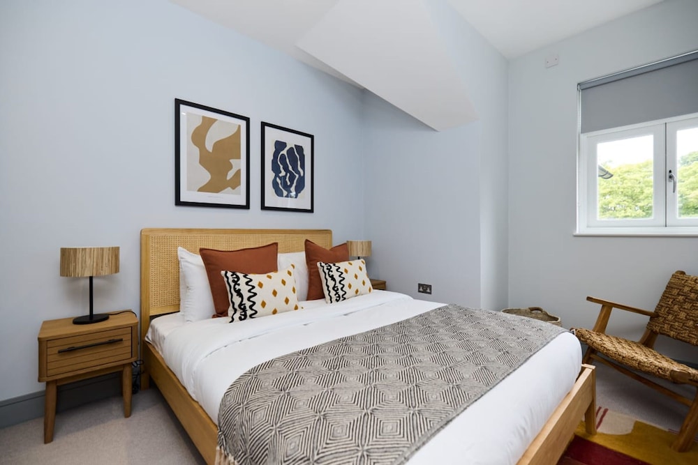 The Putney Sanctum - Beckoning 2bdr Flat With Balcony