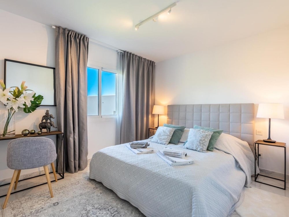 Azahara1 Beautiful Apartment Frontline Golf