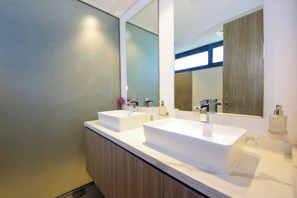 Silk Valley-Luxury 4B with private pool