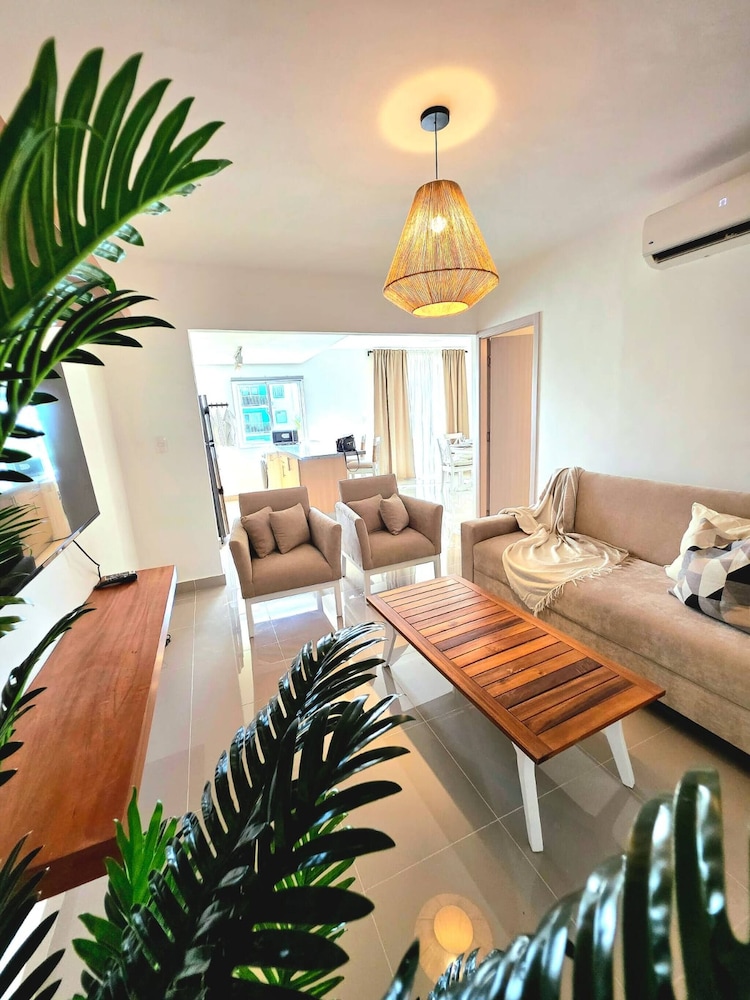 Modern Apartment 5 min From the Airport