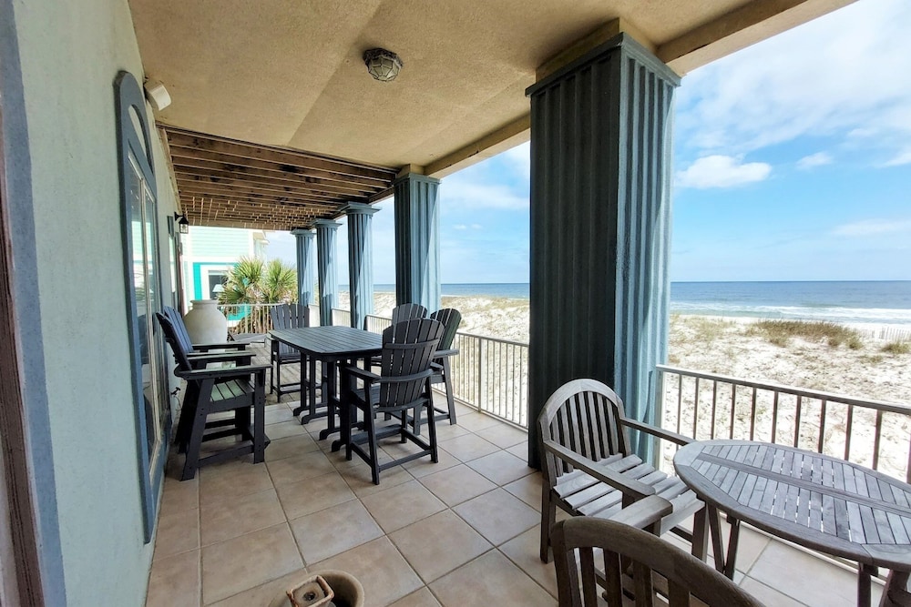 H Blue Atlantis 6 Bedroom Home by RedAwning
