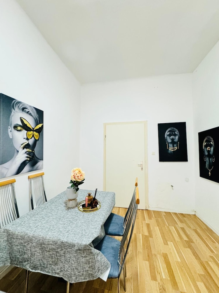 Comfortable 2BR Retreat Near Stadthalle