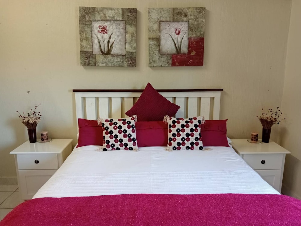 Tranquil Beach House in Southbroom Are, Marina Beach, With Stunning Lagoon Views