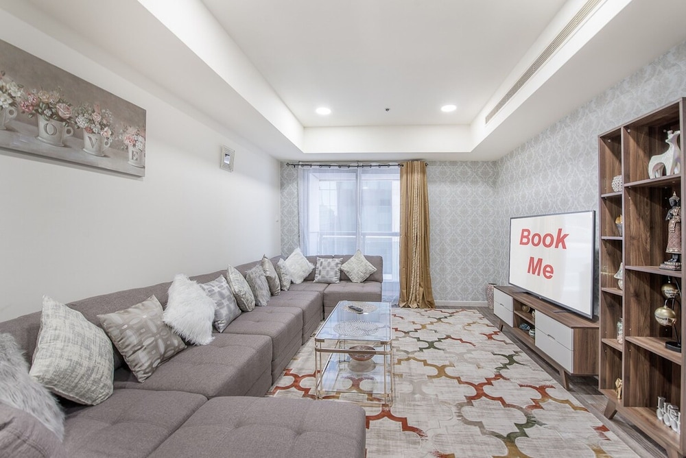 High-floor 2BR With Dubai Marina Views