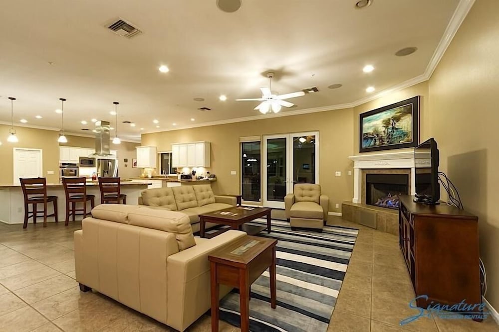Latitude Adjustment By Signature Vacation Rentals