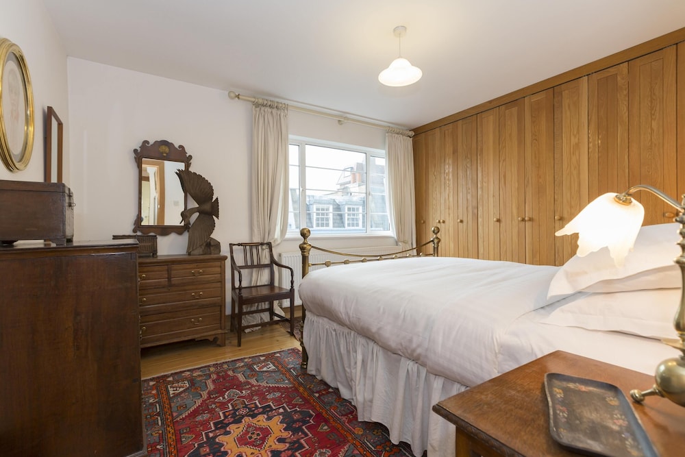 Godfrey Street II by Onefinestay