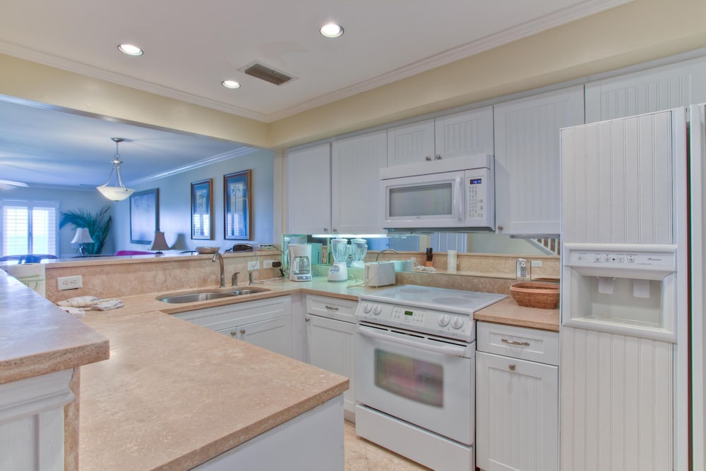 St Simons Island Vacations - 1118 Beachview Drive by Hodnett Cooper - Property Image 3