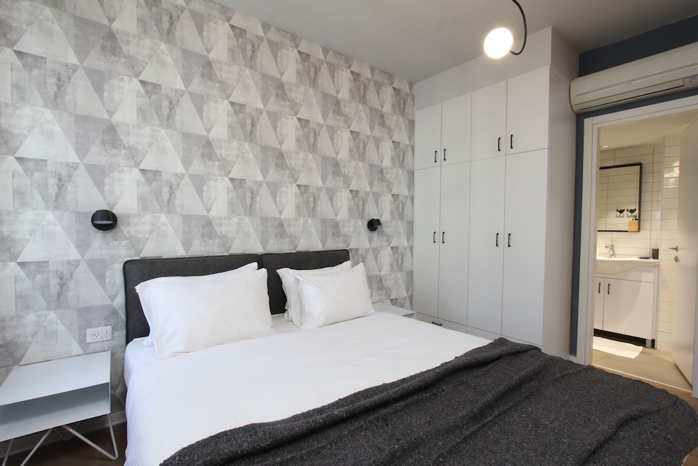 1 BR Apt TLV TAU by Sea N' Rent