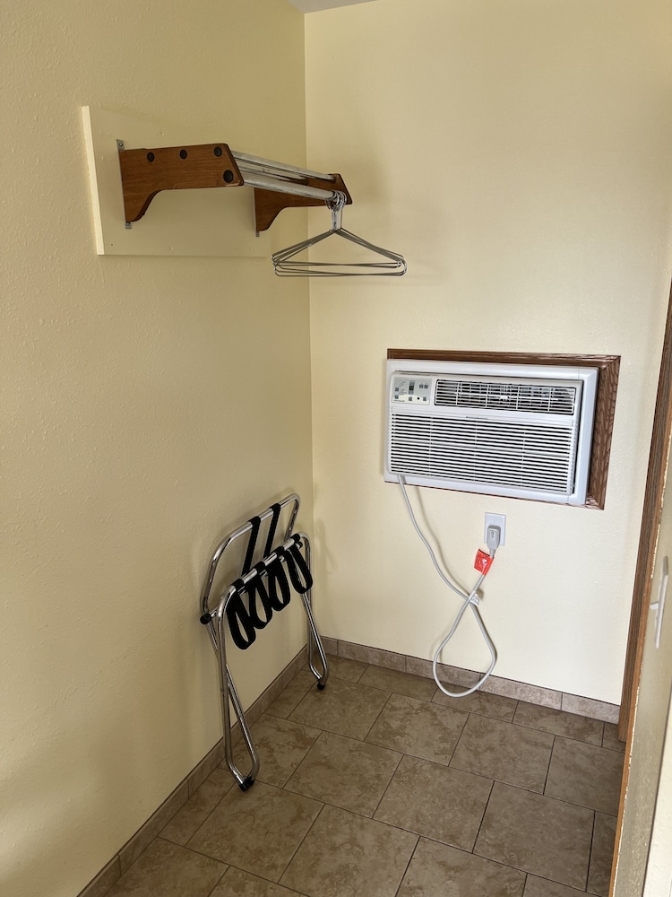 All Star Inn & Suites