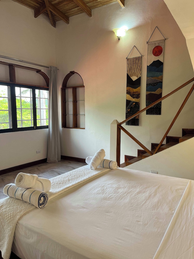5 min to Beach Private Pool European Style