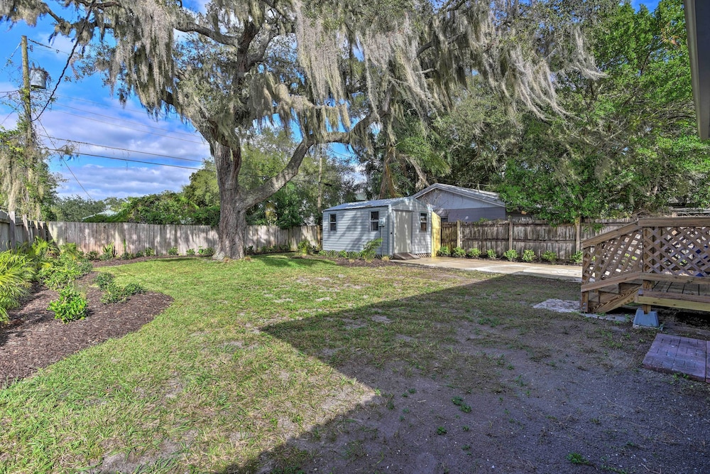 Bright Bradenton Retreat: 1 Mi to Downtown! view 5