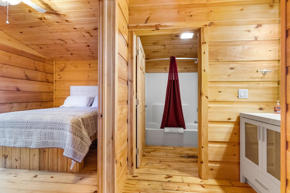 Edinboro Lake Resort Cabins
