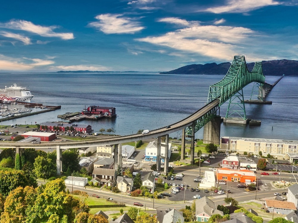 Astoria 4BR Nr Riverwalk Fishing Coastal Views
