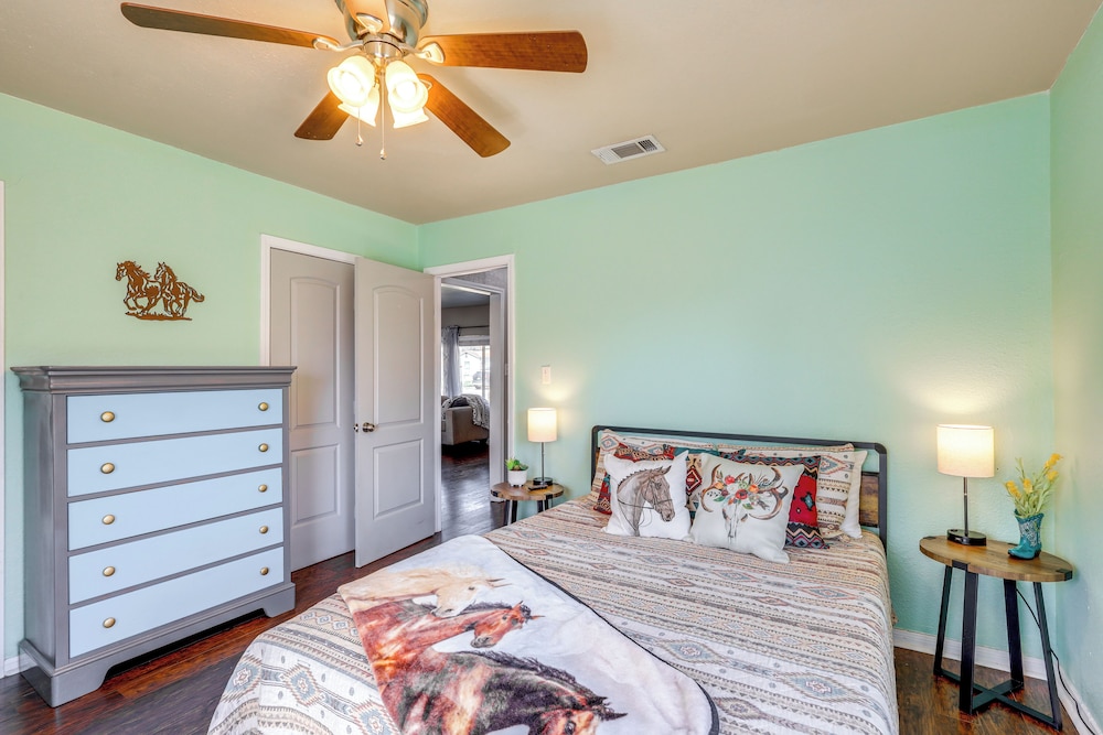 5 Mi to Belton Lake: Home w/ Large Yard!