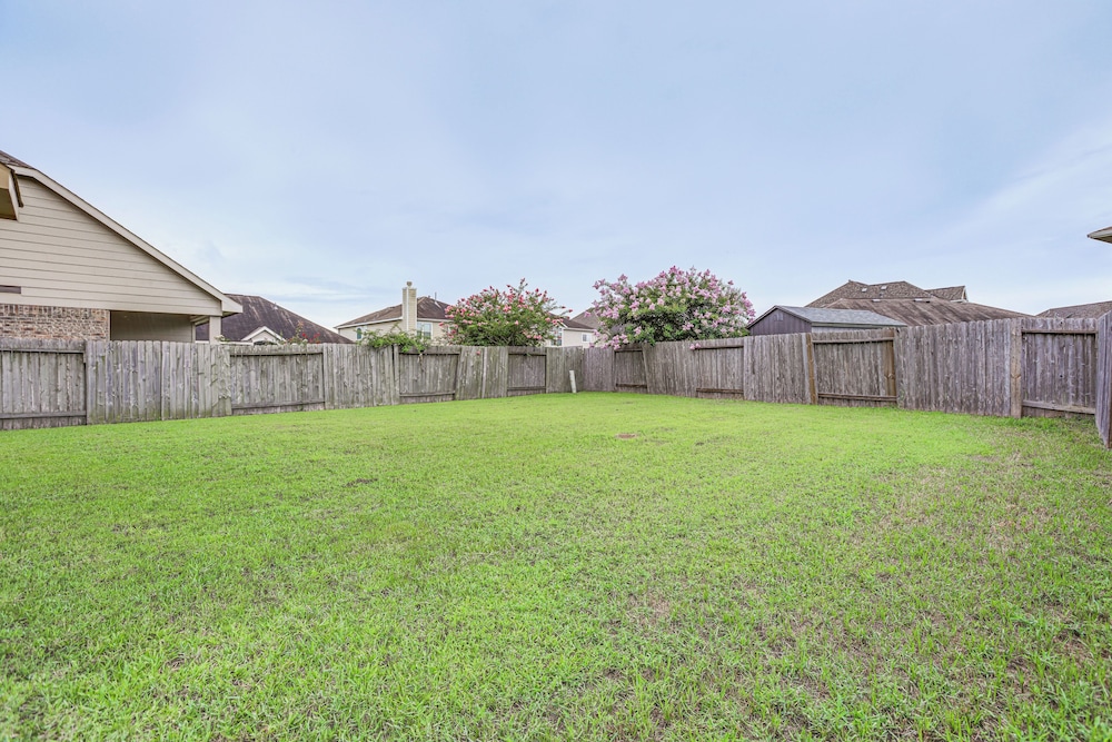 Covered Patio & Spacious Yard: Houston Area Home!