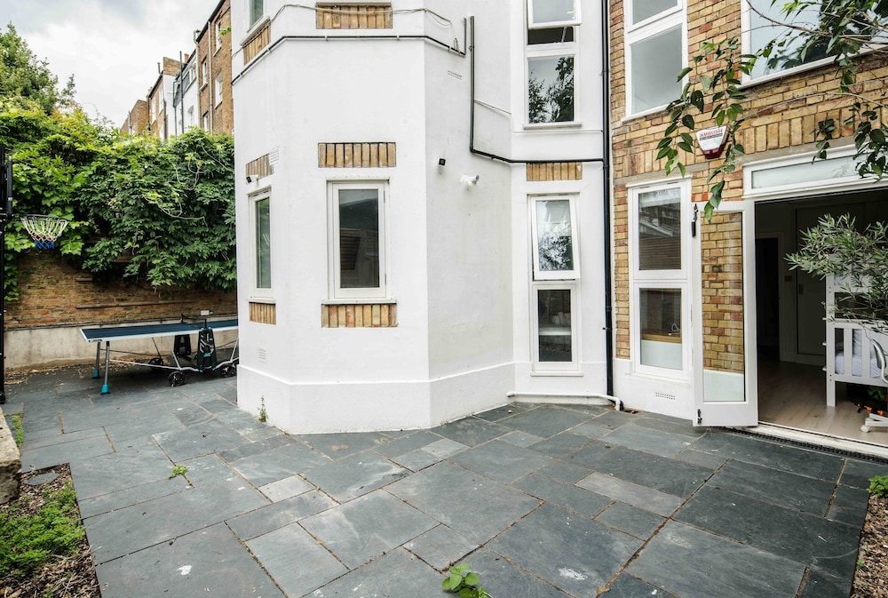 Stylish 2 Bedroom / 2 Bath In Notting Hill