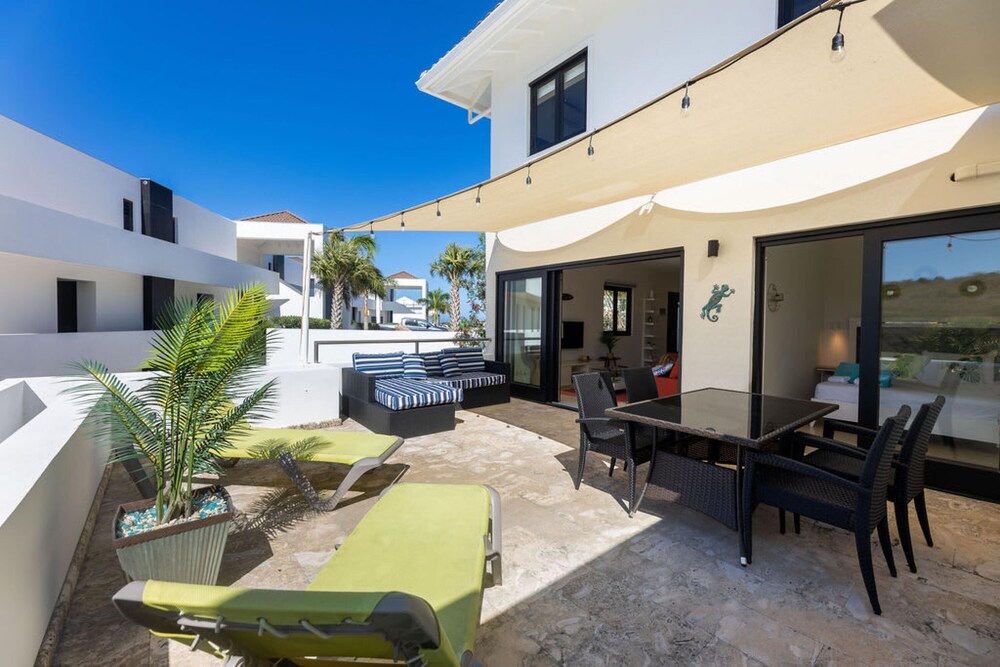 Green View Delight Chic Blue Bay Apartment