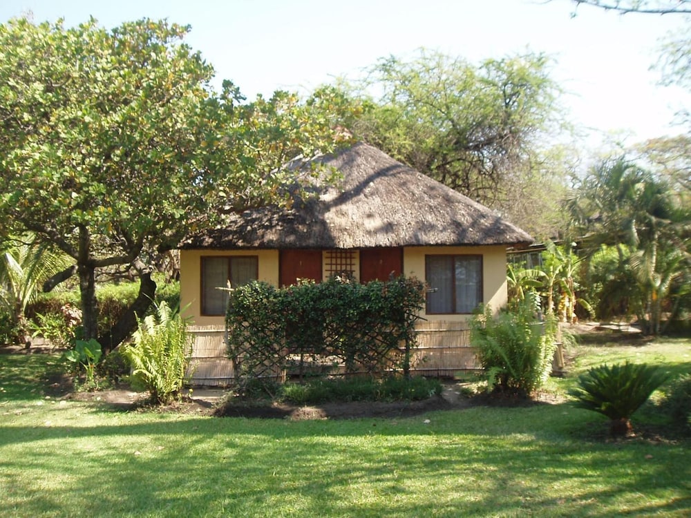 Nkhudzi Beach Lodge