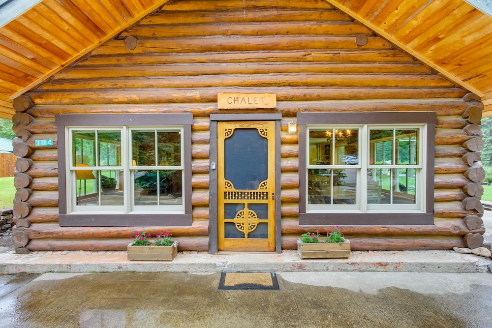 Creekside Silver Gate Getaway w/ Fireplace! view 2
