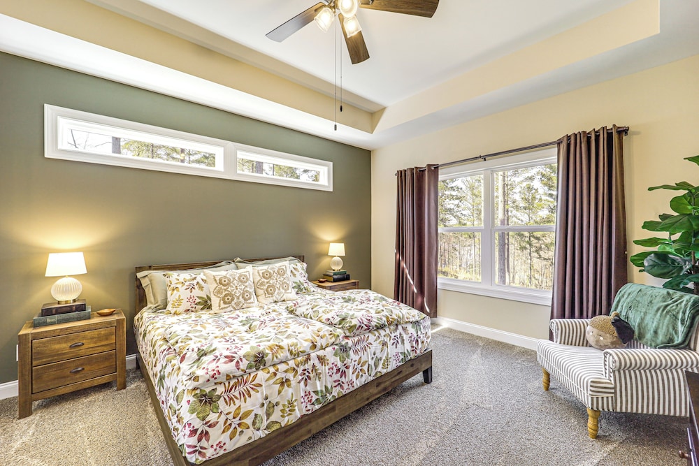 Gated Community w/ Perks: North Carolina Hideaway
