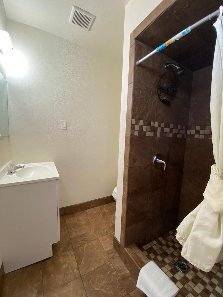 Economy Inn