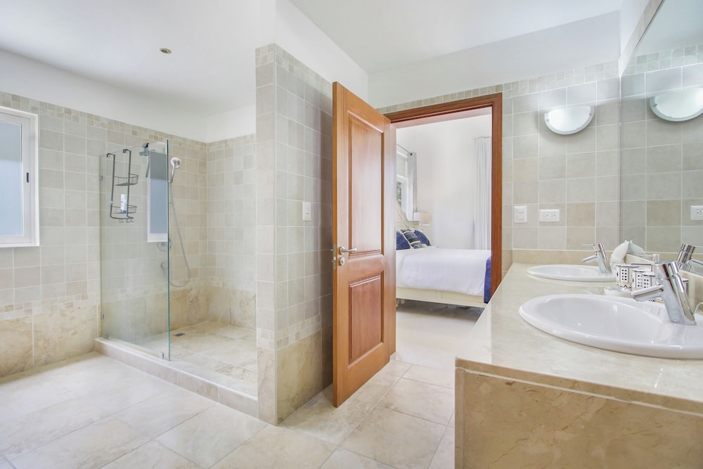 Golf Villa in Bavaro - Pool, Jacuzzi, Staff