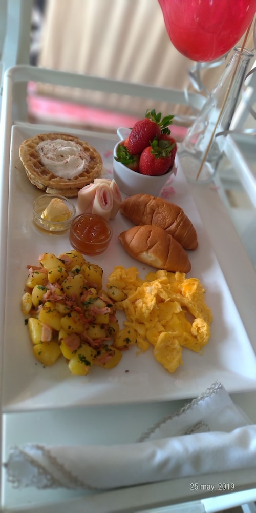 Via Emilia Bed and Breakfast Restaurante