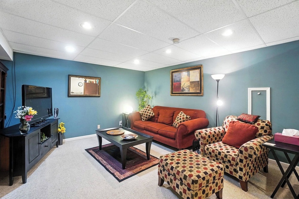 10 Mi to Dtwn: Cozy Couple's Getaway in Cincinnati