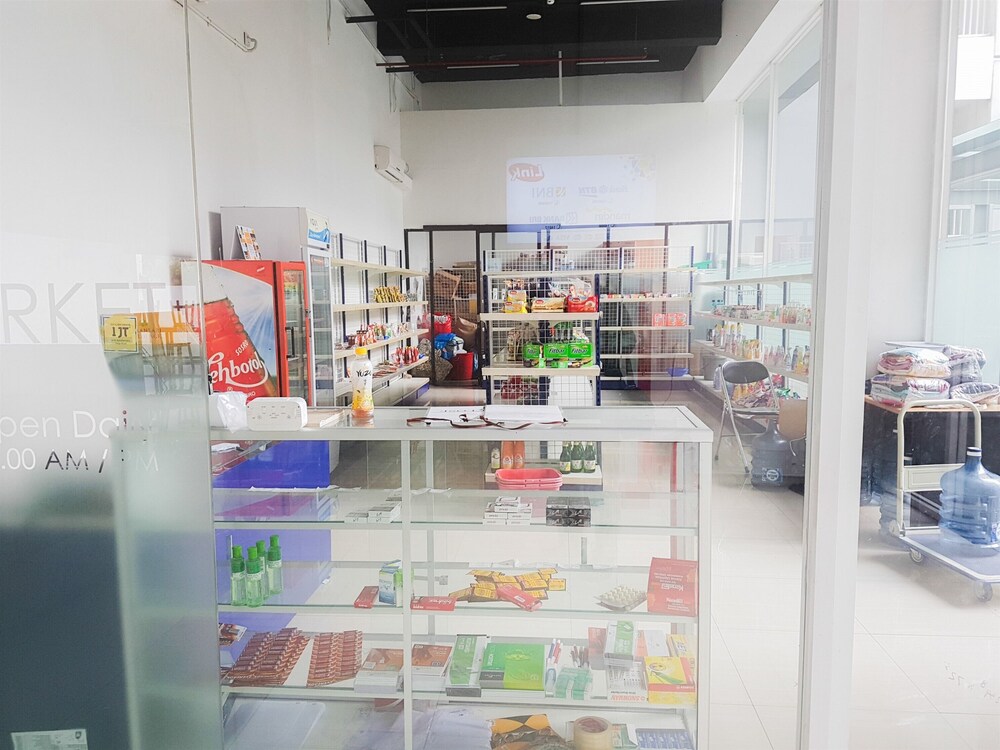 Cozy Studio Apartment at Tamansari Skylounge near Soetta Airport view 5