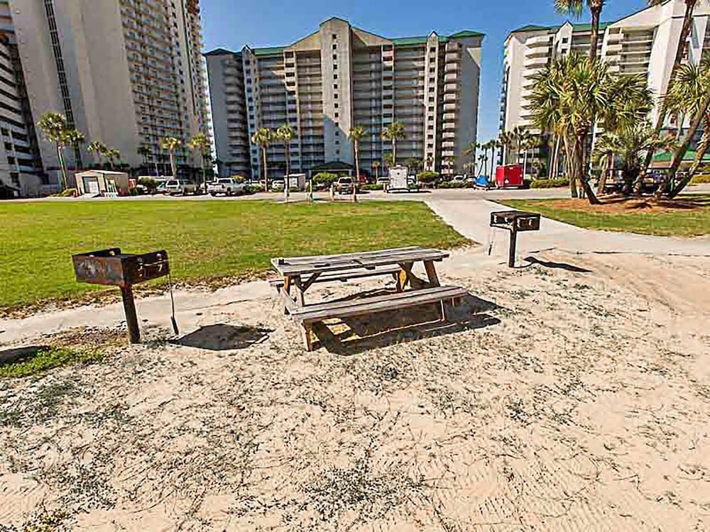 Long Beach Resort 4-1305