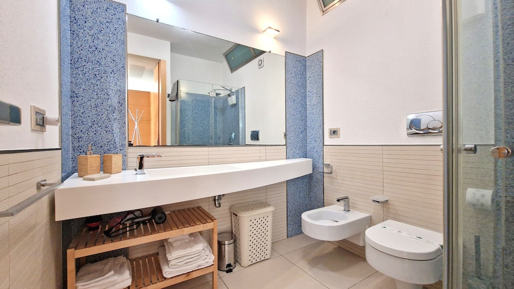Suite Le Vele Sea View Sleeps 4 and Wifi