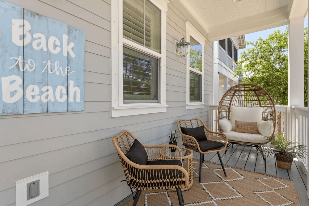 Back to the Beach by Avantstay with Pool Access