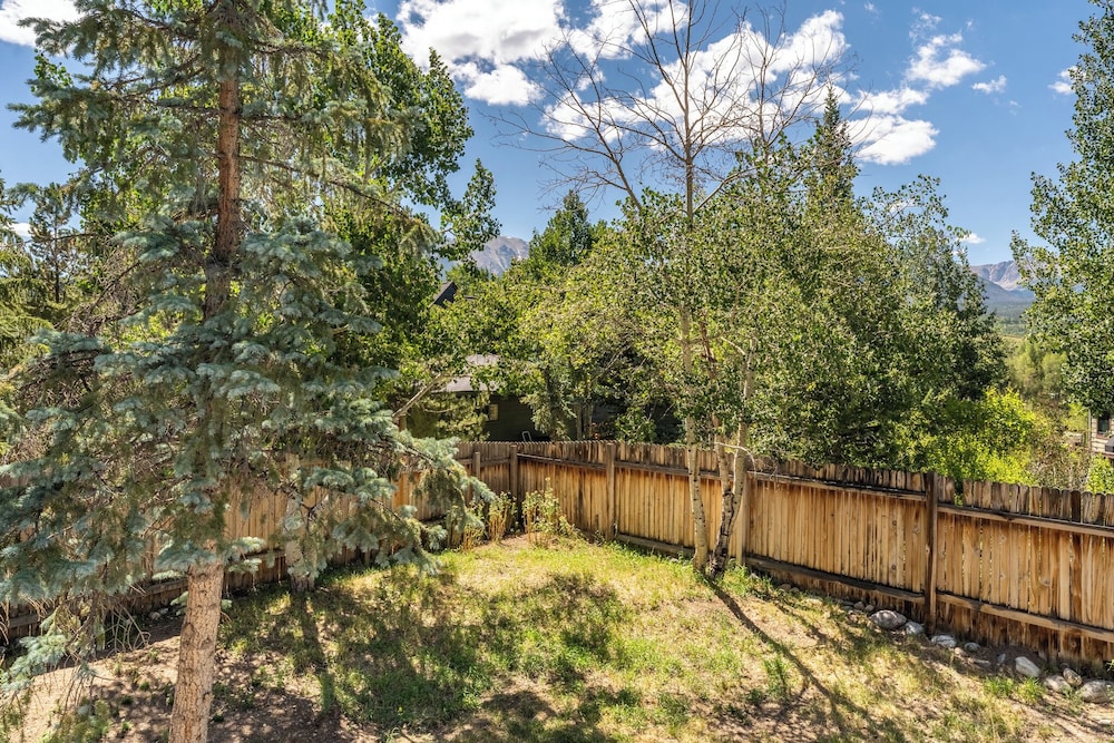 345 Rainbow Court