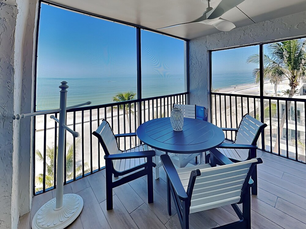 Seaside 4 by Distinctive Beach Rentals