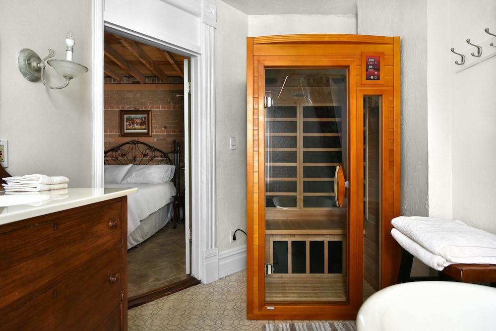 Valley House Inn