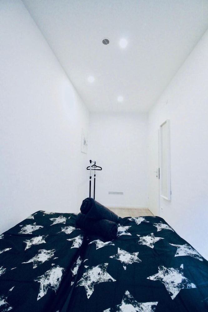 Cozy 2BR and Living Room Apt for 6
