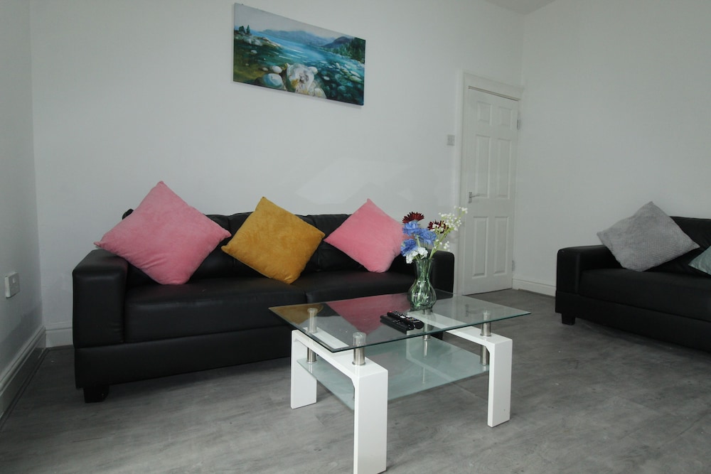 Sefton House by Smart Corporate Stays
