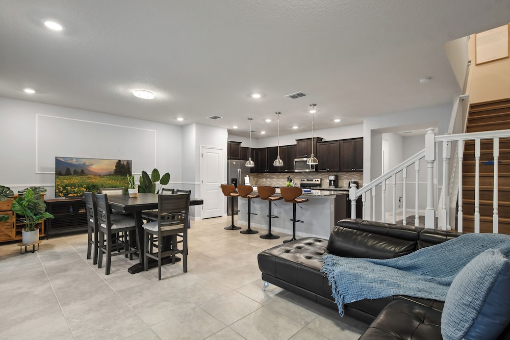 Family Getaway With Themed Rooms & Private Pool